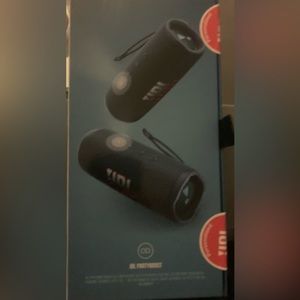 Flip 6 portable speaker